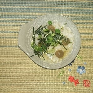 しめじと煎り大豆のめんつゆバター雑炊(おかゆ)
